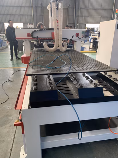 1300X2500mm 4 Eixos Atc Liner CNC Router 3D Carpintaria Móveis Armário Corte Gravação CNC Máquina de Escultura em Madeira MDF Fresagem Engaver